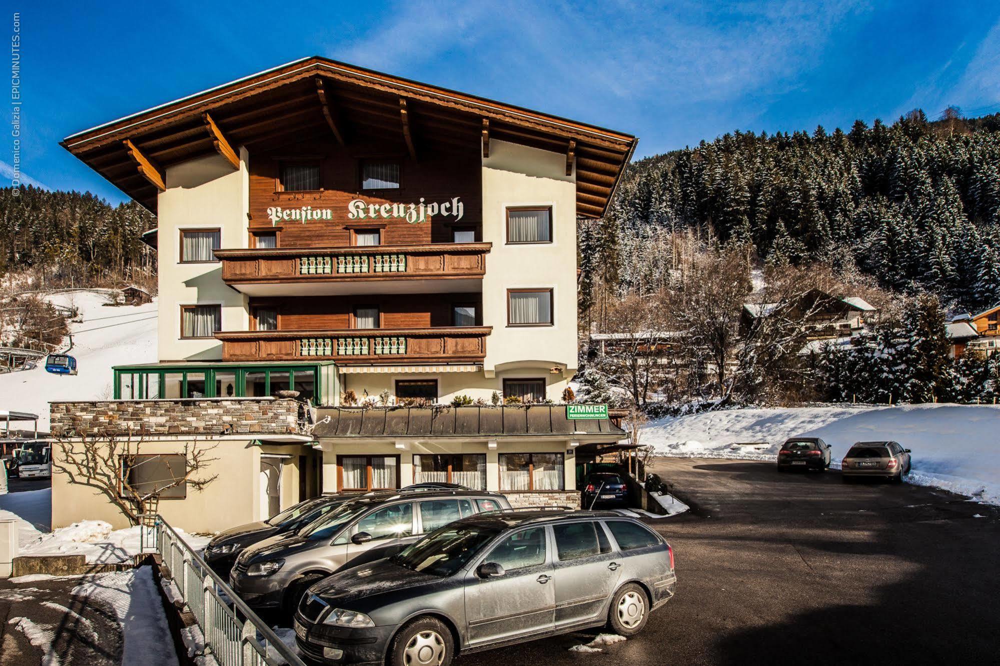 Pension Kreuzjoch ツェル・アム・ツィラー エクステリア 写真